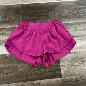 Lulu Lemon Hotty Hot Low-Rise Short 2.5"